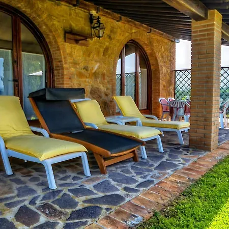 Apartment In With Garden And Pool