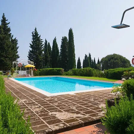 In With Garden And Pool