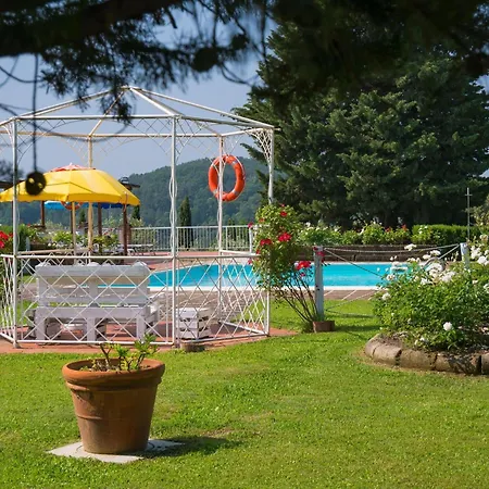 In With Garden And Pool *