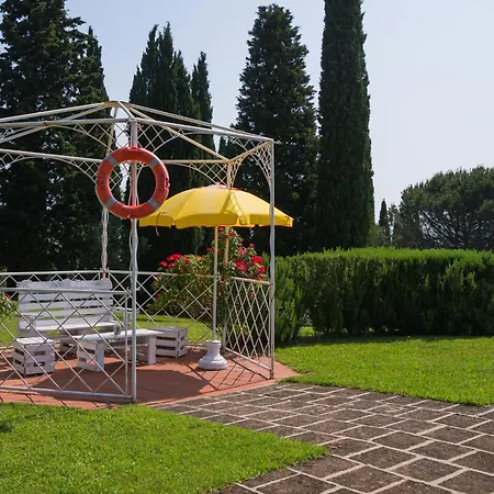 Apartment In With Garden And Pool